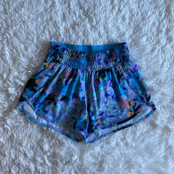 Lululemon Seawheeze Tracker Euphoria Multi Size 4 RARE & PERFECT - Picture 10 of 13